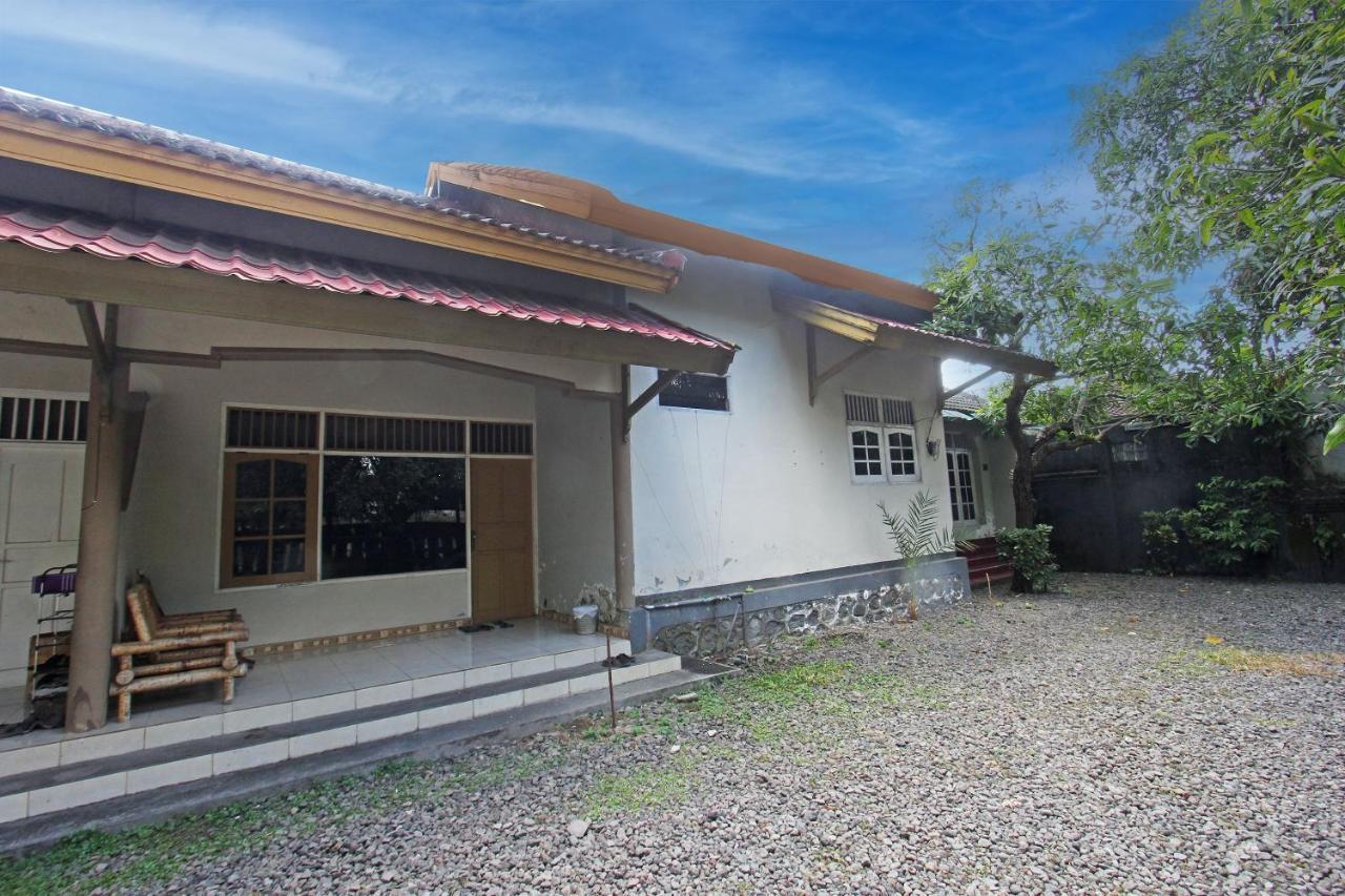 Spot On 92973 Madani Syariah Guesthouse Praya Exterior foto